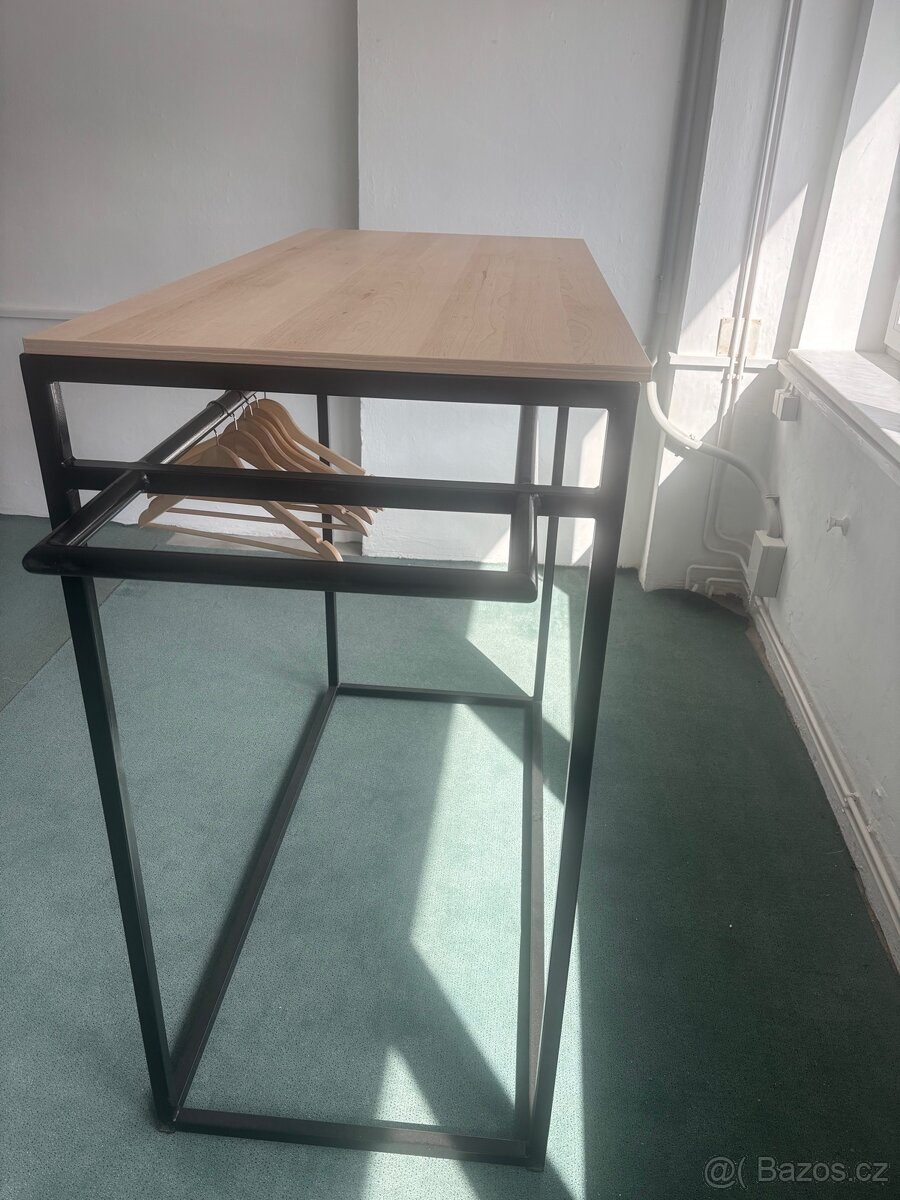 Regály, věšáky na oblečení - 2