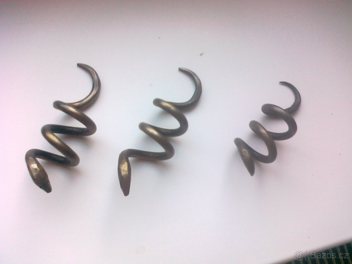 kovaný výrobek - držák na ubrousek - 2