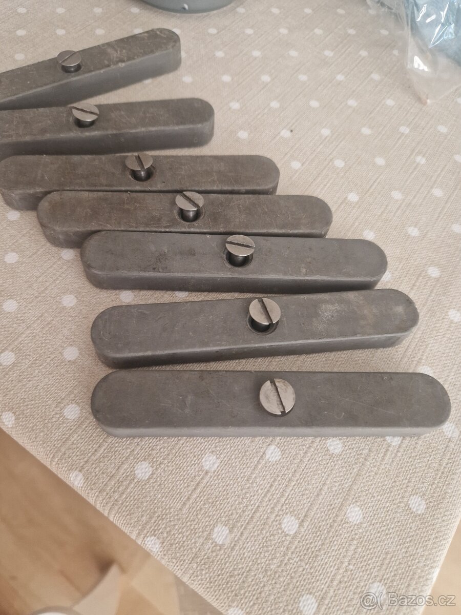 Zarážky druhé řády sedadel vw t4 multivan - 2