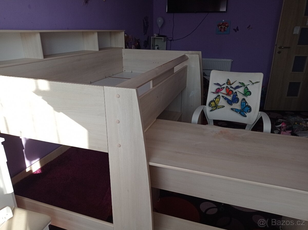 Vyvysena postel - 2