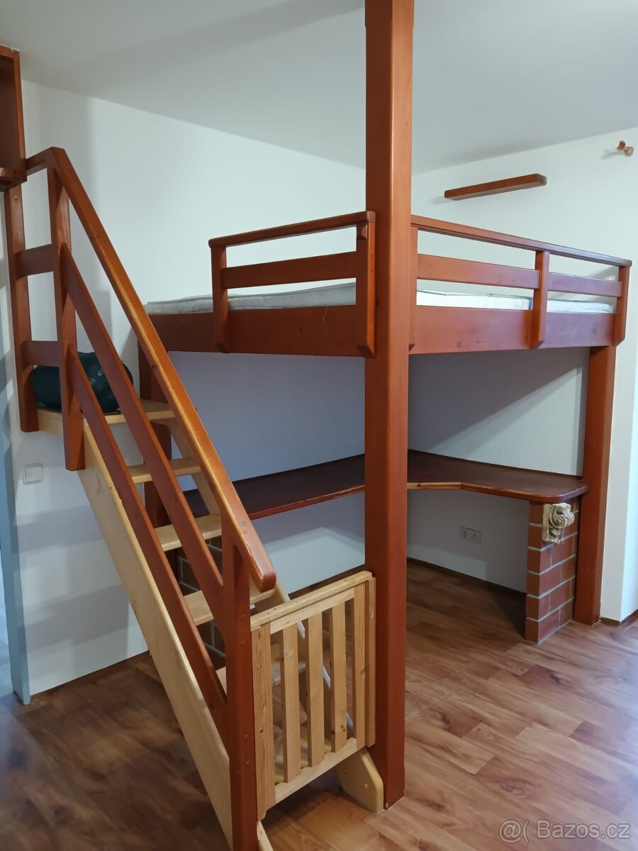 Dřevěná postel - 2