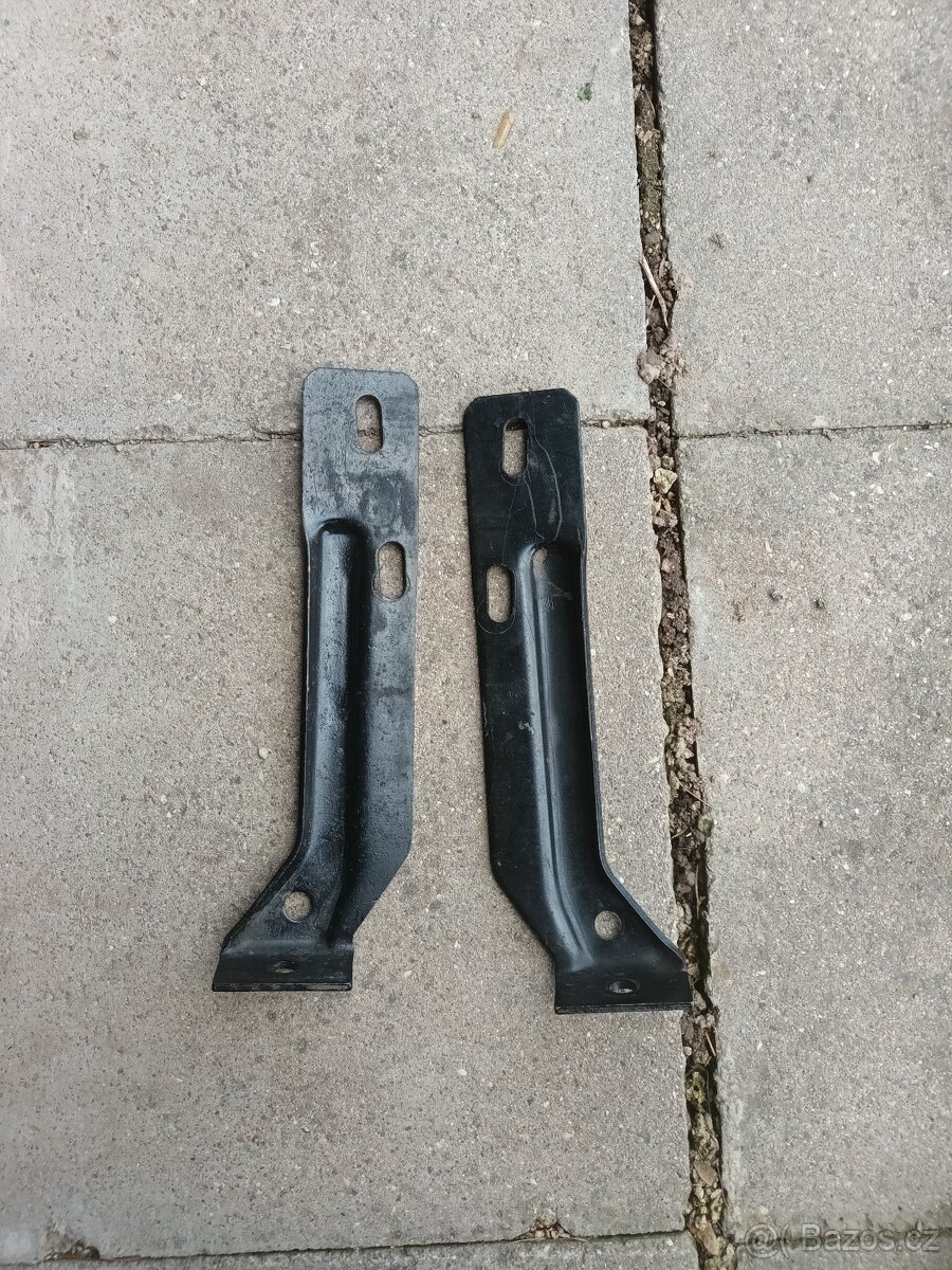 Držáky zadního nárazníku Škoda 120 - 2