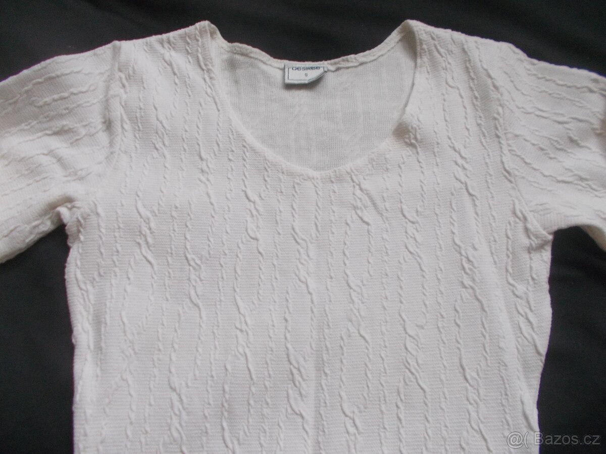 Bílé body s vymačkávaným vzorem vel.S - 2