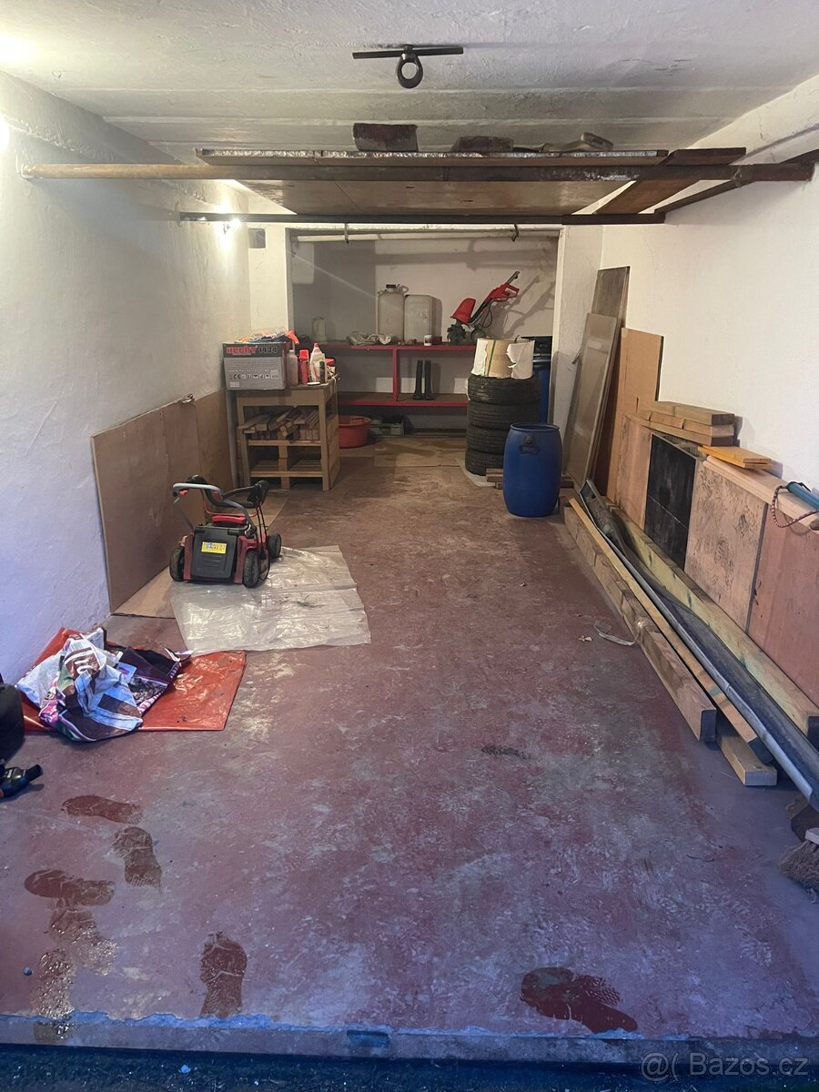 Prodej velké garáže - 2