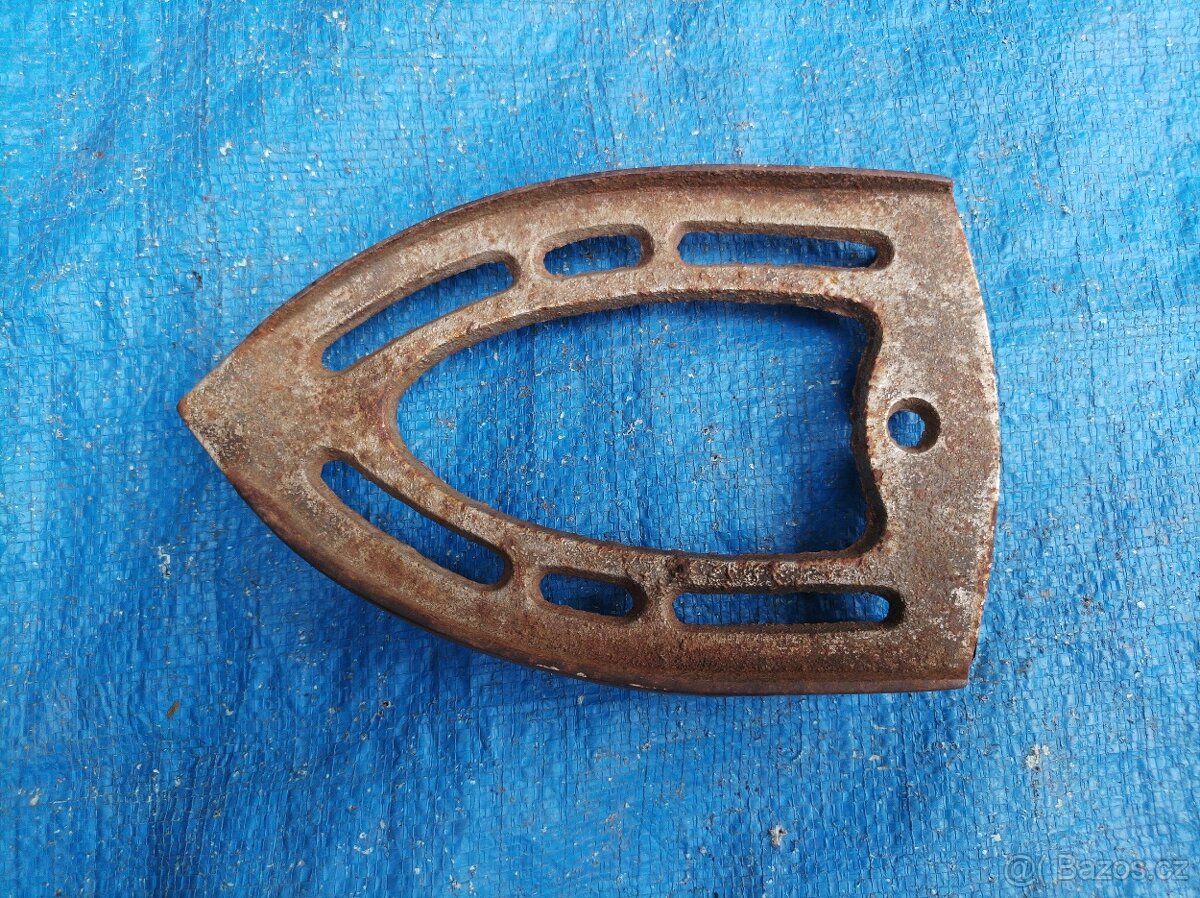 Stojánek pod starou žehličku - 2