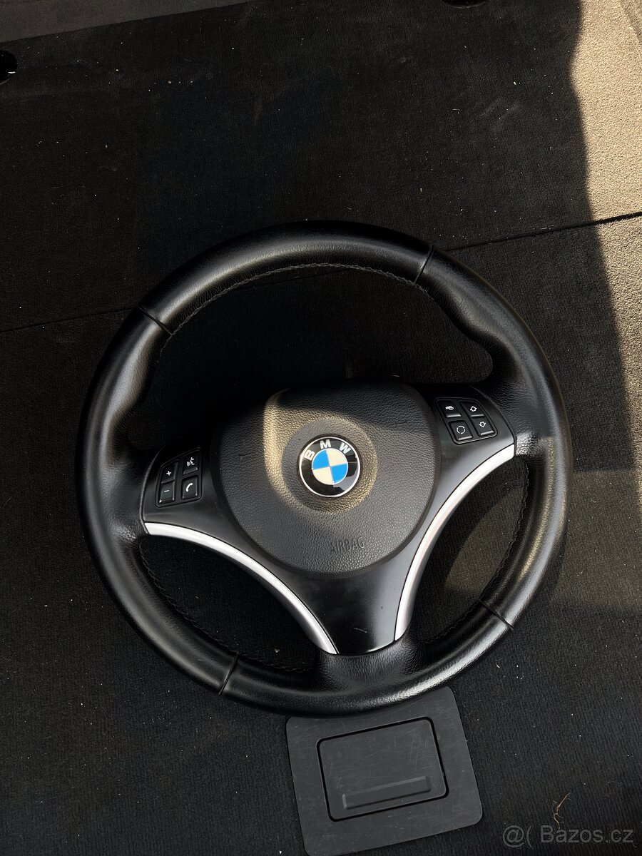 BMW E90/E91/E92/E93 E81/E82/E87/E88 sportovní volant - 2