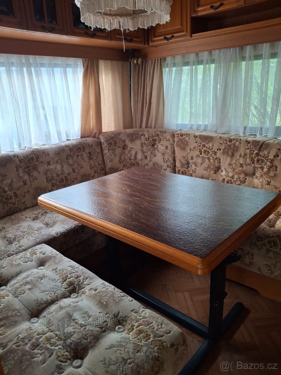 Prodám karavan s místem - 2