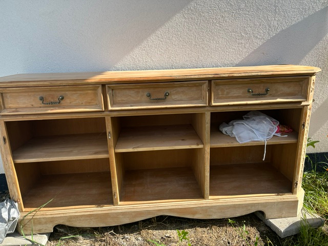 Jídelní skříň z masívu - 2