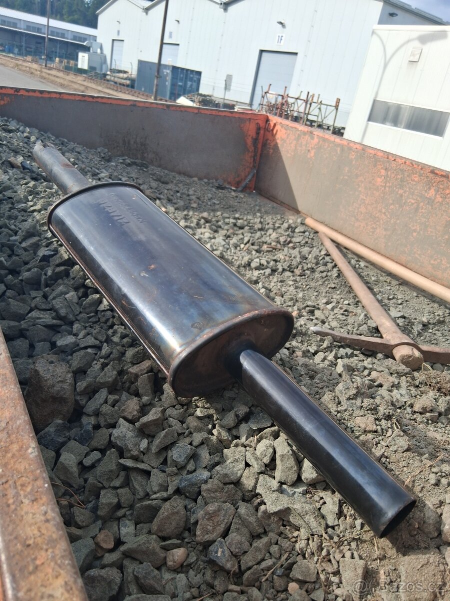 Traktorovy výfuk - 2
