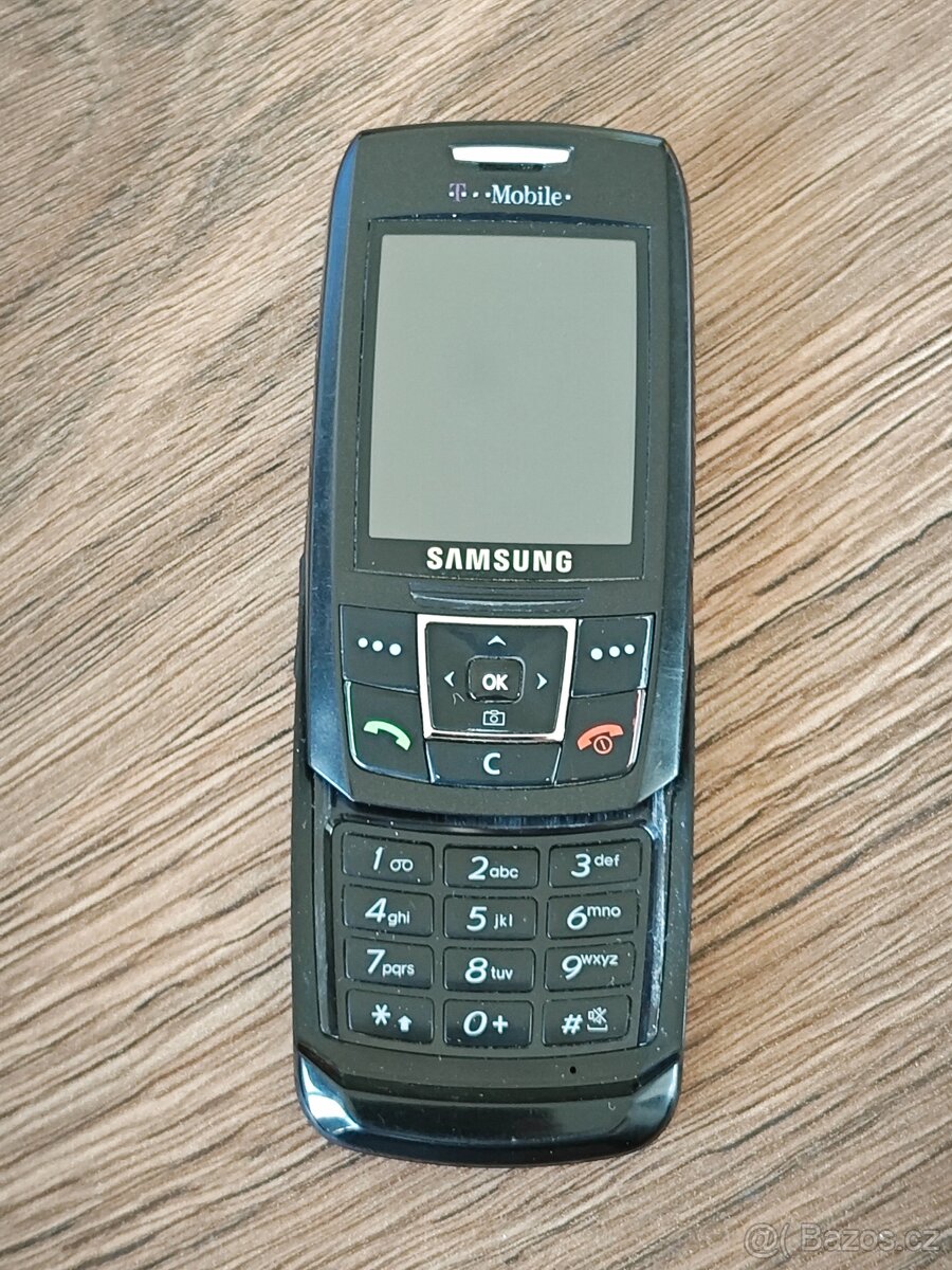 Samsung SGH-E250 s baterií a sluchátky - 2