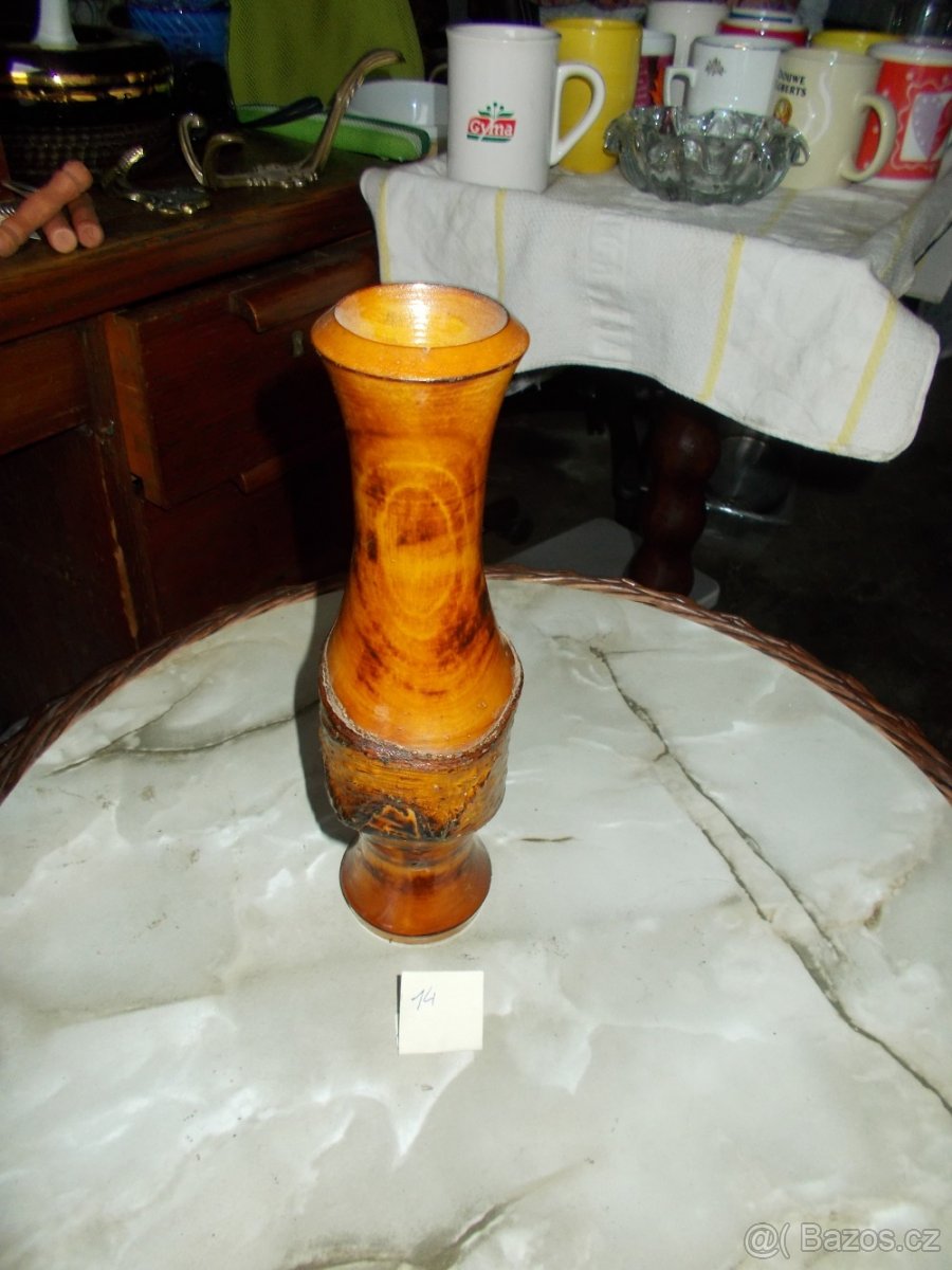 Vázička dřevěná - 2