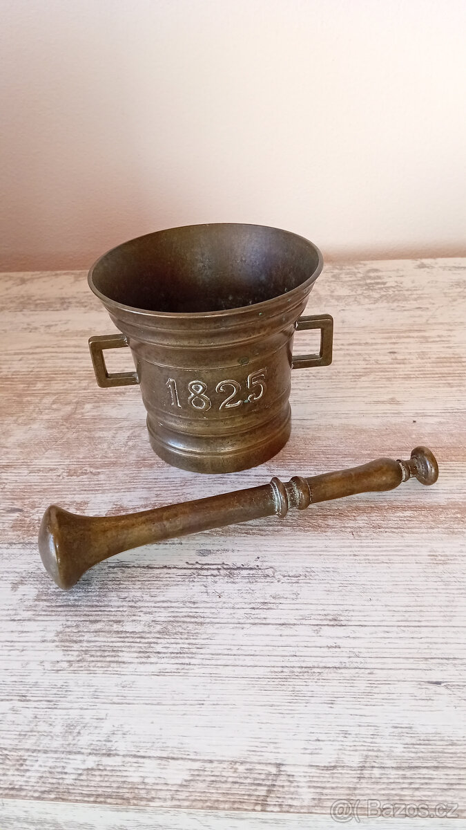 Prodám starší mosazný hmoždíř - 2