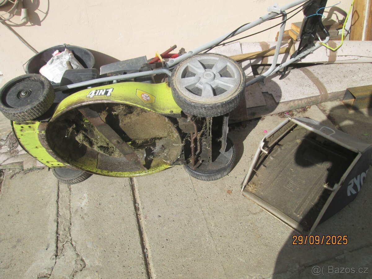 Prodám benzínovou sekačku Rioby motor Subaru - 2