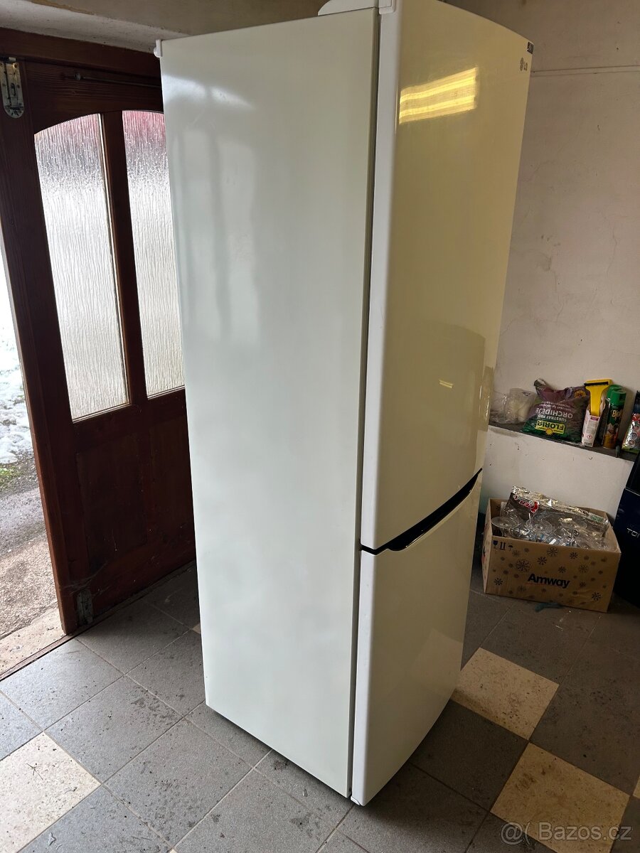 Prodám kombinovanou lednici LG GBB539SWCWS - 2