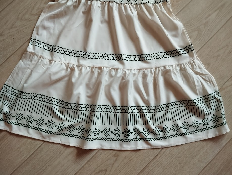 Dámské šaty vel.L/40-42 smetanové +zelené vyšívání - 2