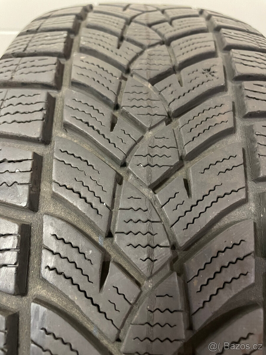 Goodyear Ultragrip Performence 215/65 R17 99V 4Ks zimní - 2