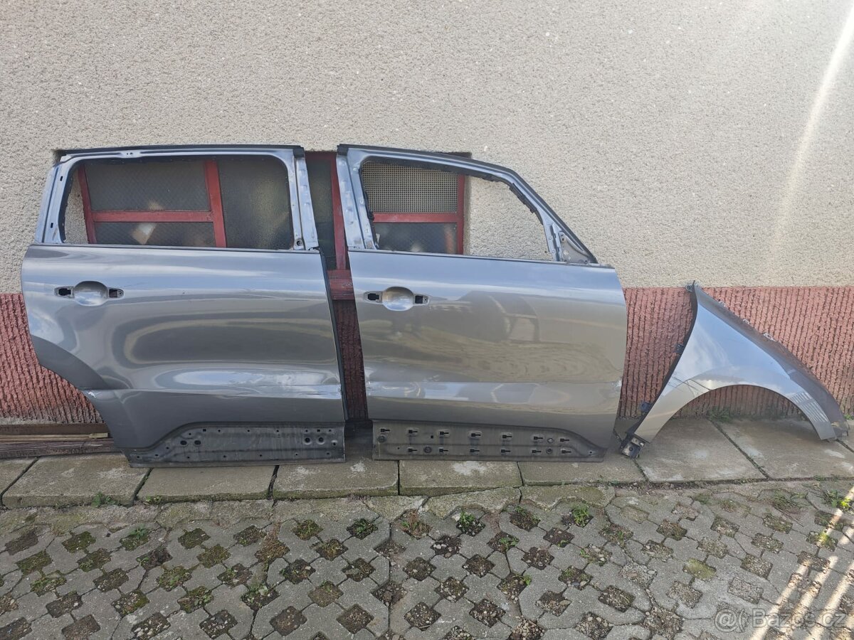 Pravý bok Renault Espace V 2017 - 2