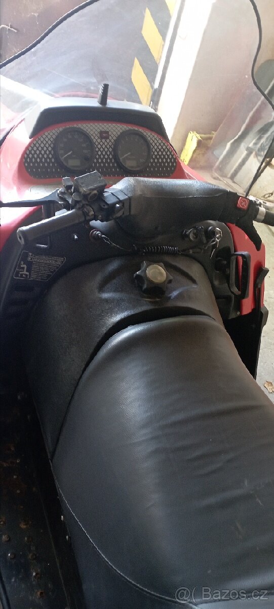 Sněžný skútr Tajga 550 - 2