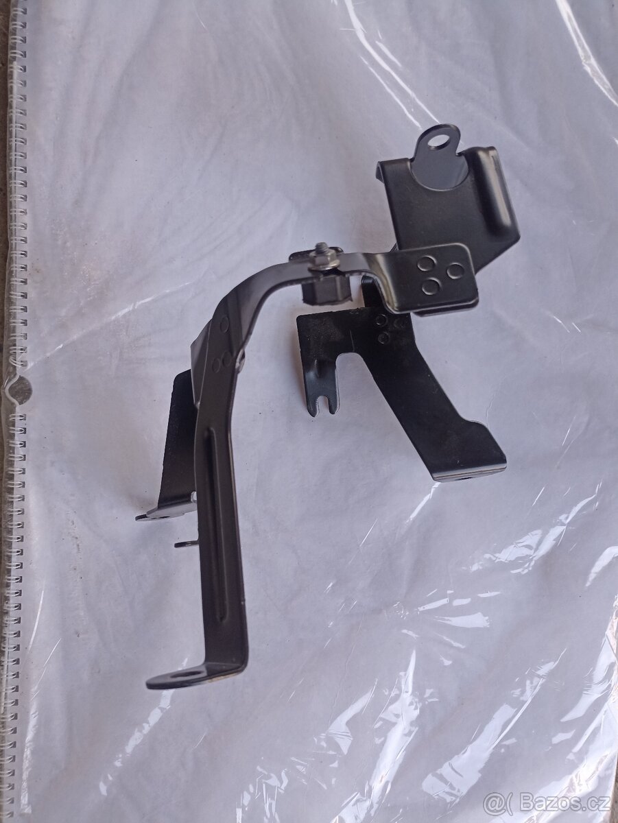 DRŽÁK SERVOČERPADLA TRW 6R0 423 845 - FABIA - 2