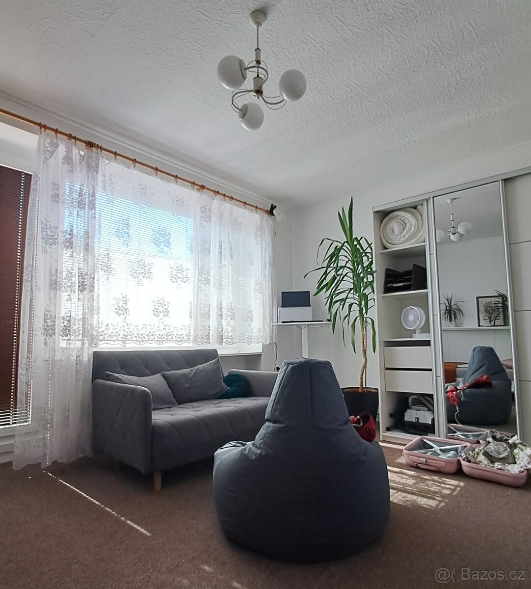 Pohovka rozkládací dvoumístná šedá vč. vrchní matrace - 2