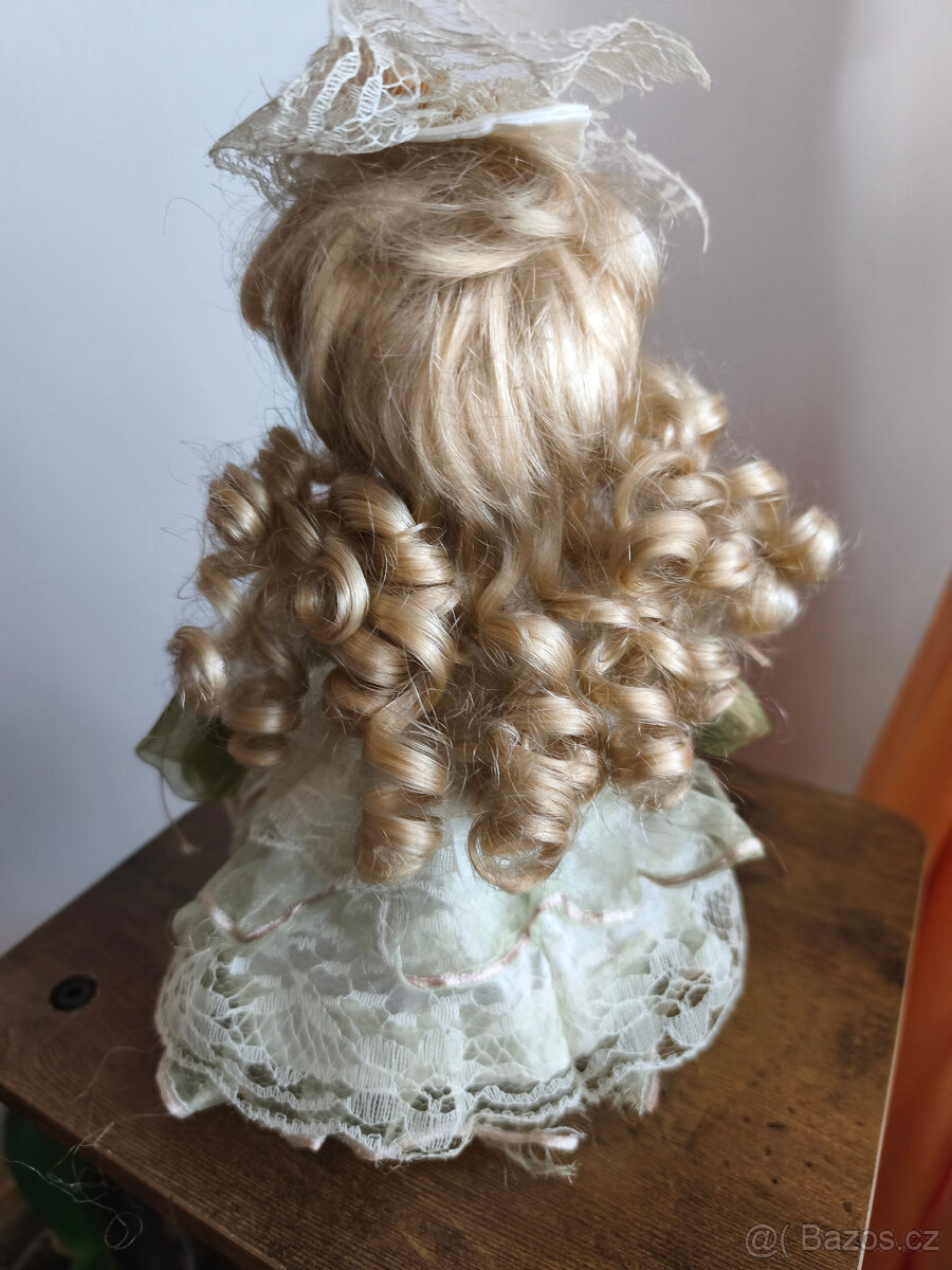 Porcelanová panenka 20cm - 2