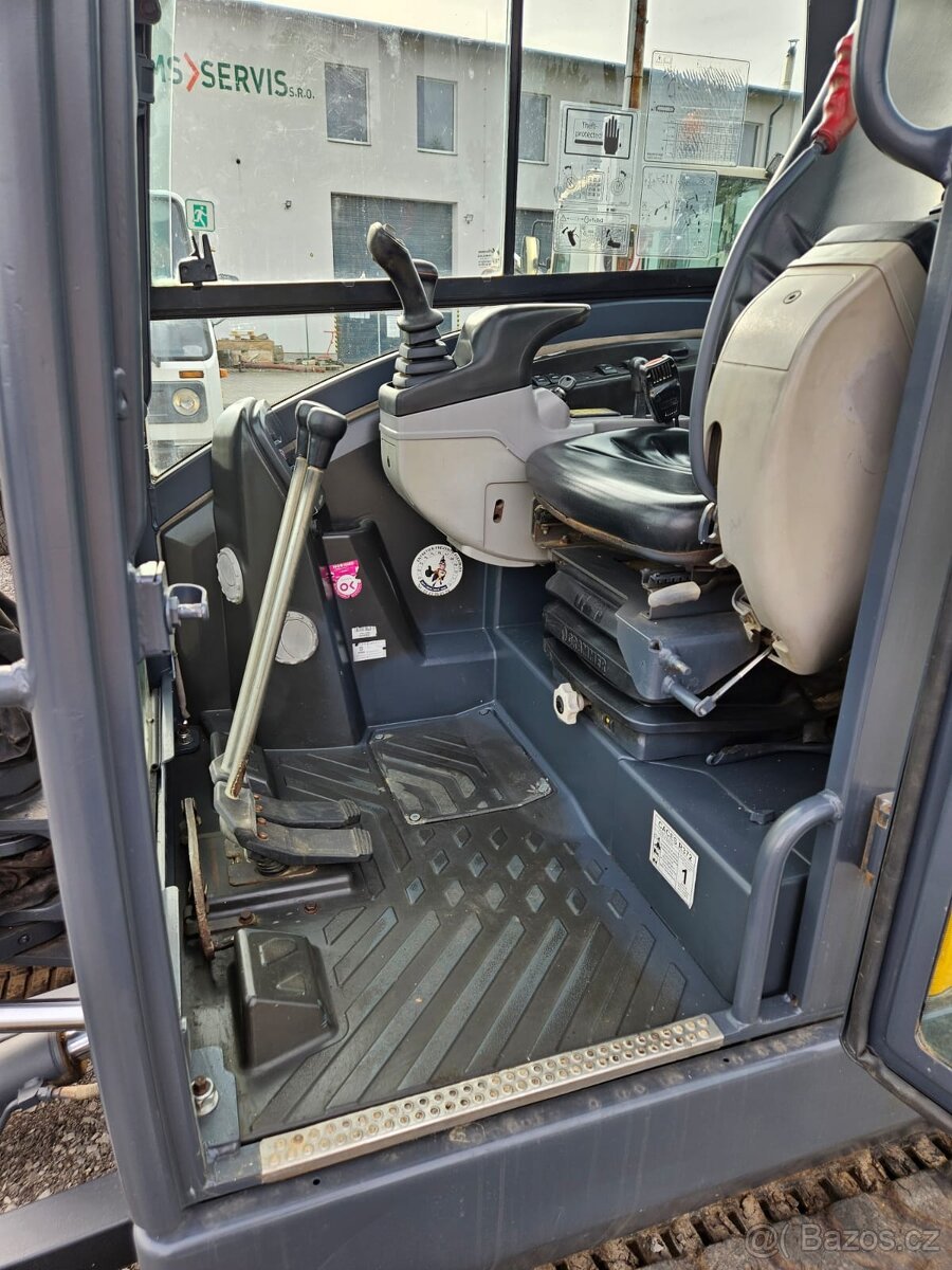 Bagr Volvo EC35C - 2