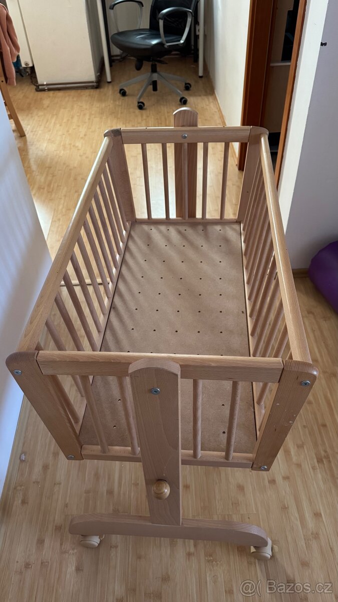 Postýlka/kolébka na kolečkách - 2