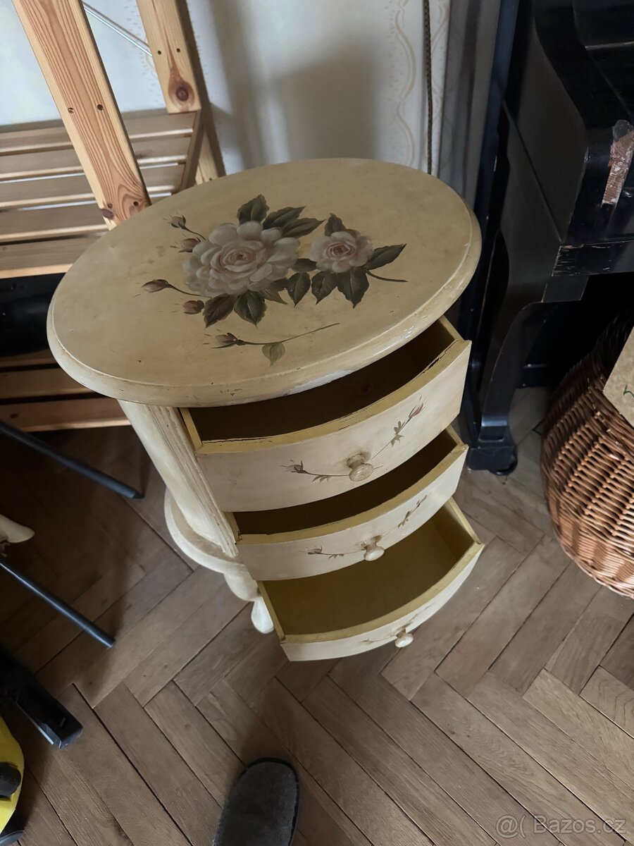 Noční stolek či komoda ve stylu provence - 2