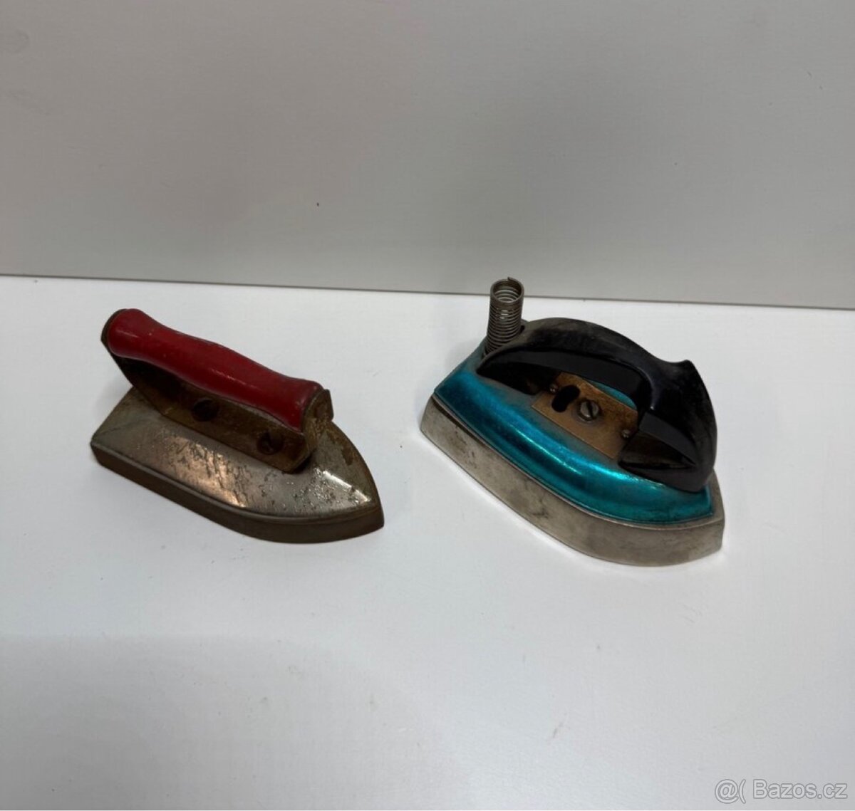 Starožitné žehličky a topinkovač - 2