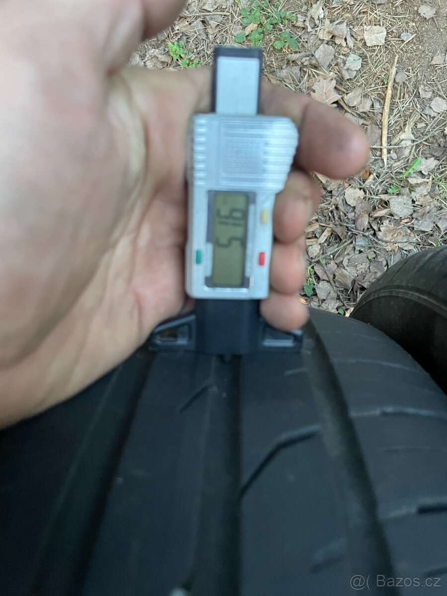 Dvě letni pneu 235/50/18 Continental - 2