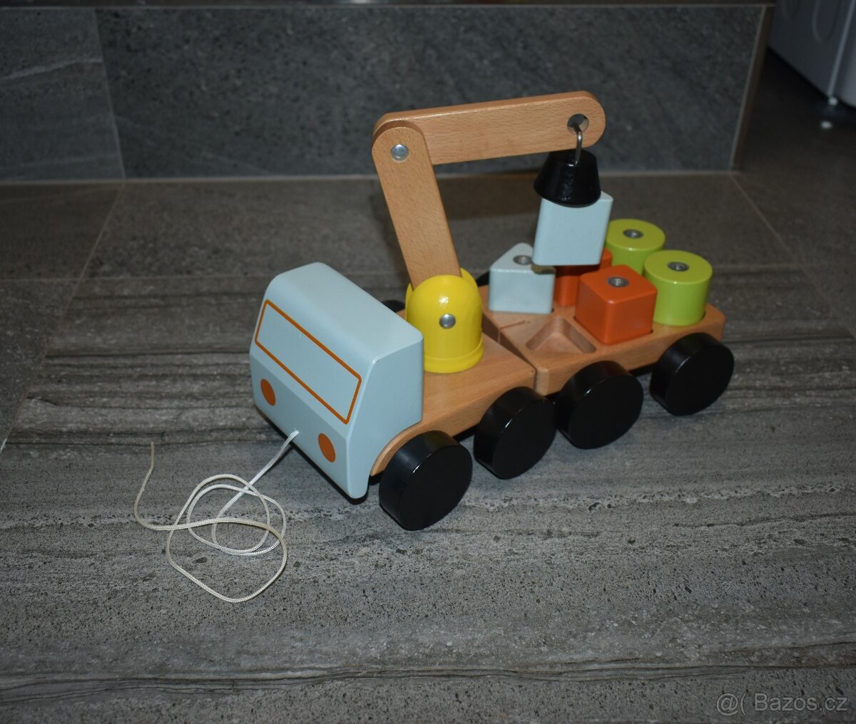 Prodám dřevěný jeřáb s kostkami - 2