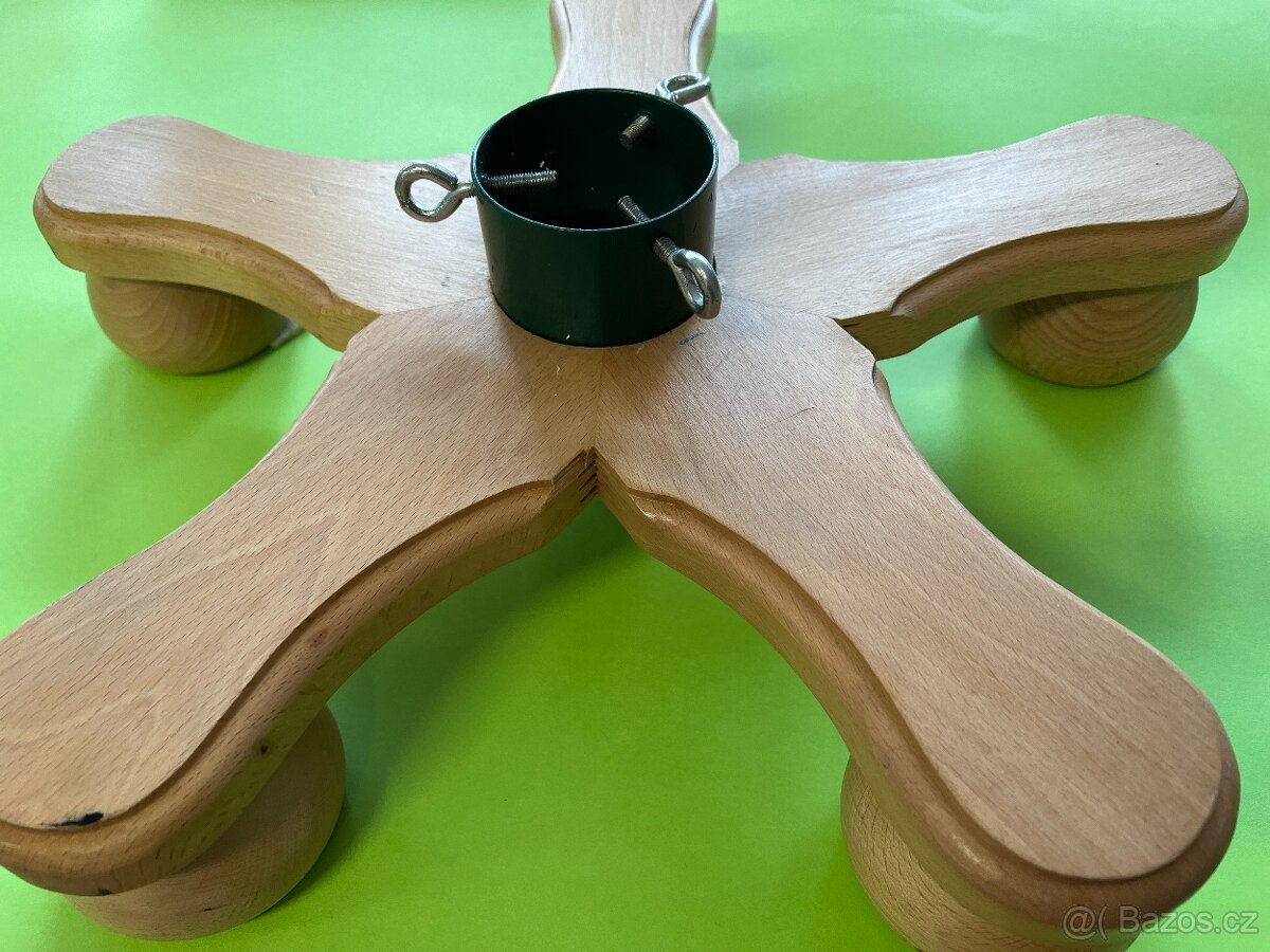 DŘEVĚNÝ STOJAN NA STROMEK - 2