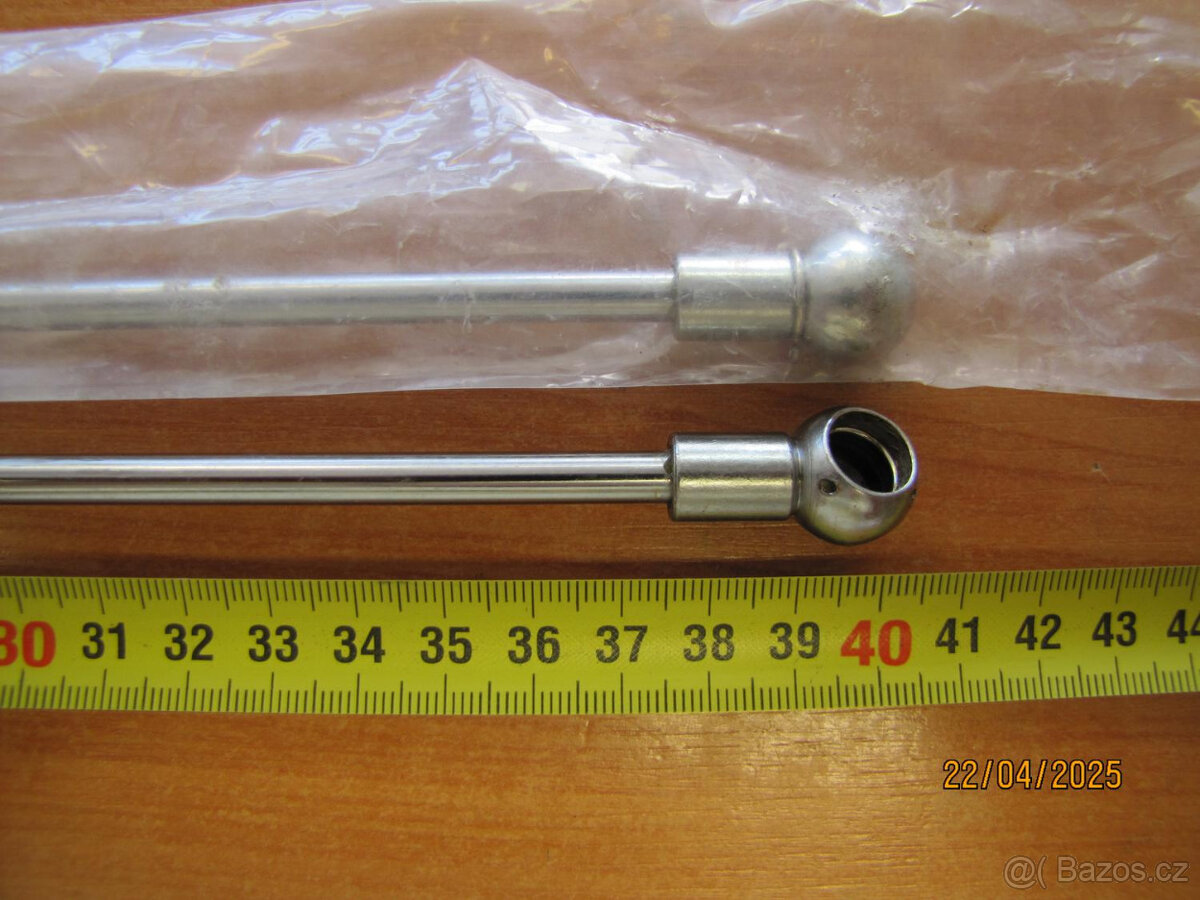 písty kapota - 2