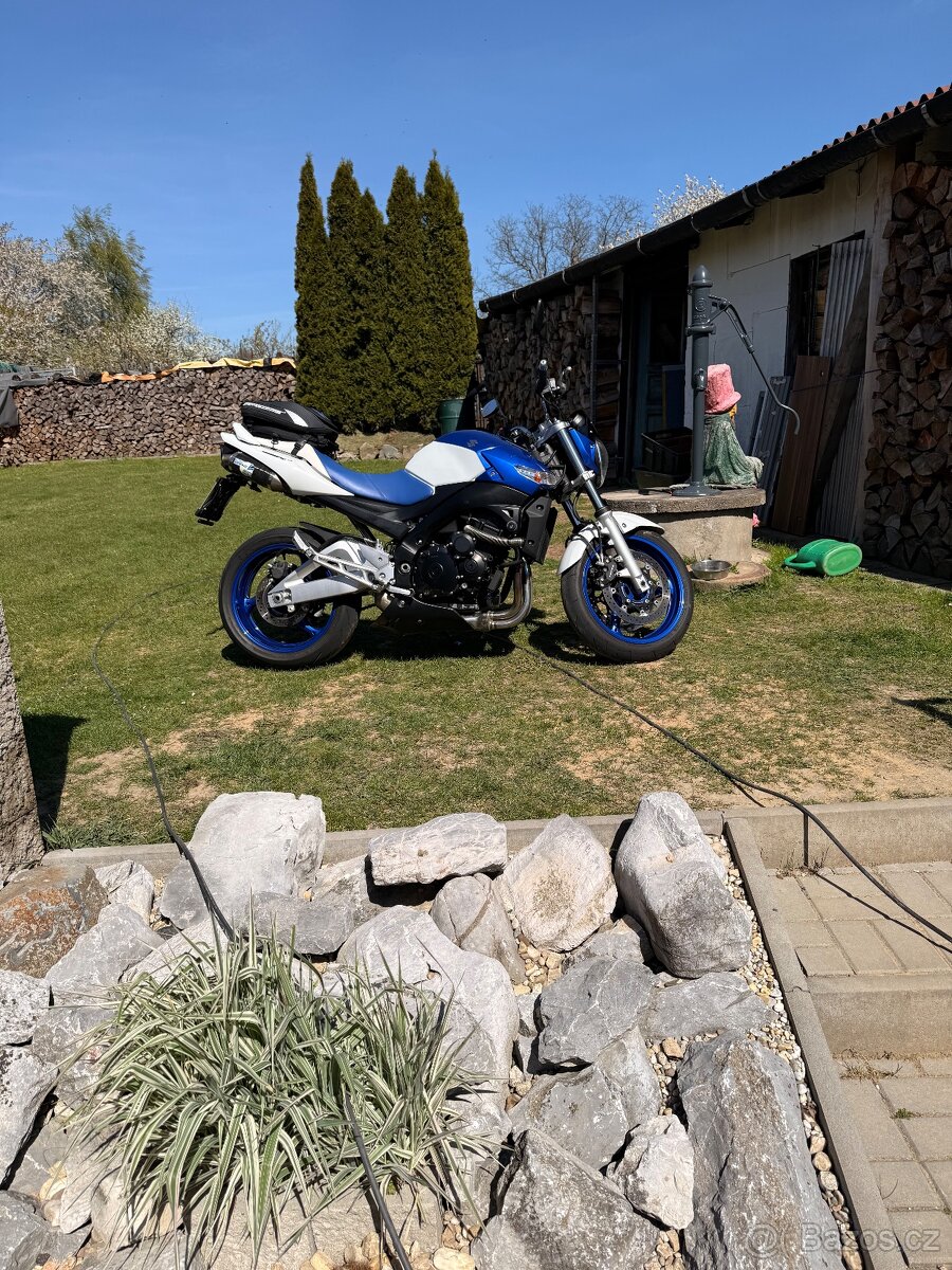 Suzuki gsr 600 - 2