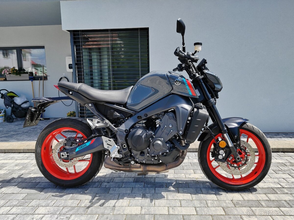 Yamaha Mt-09 - 2