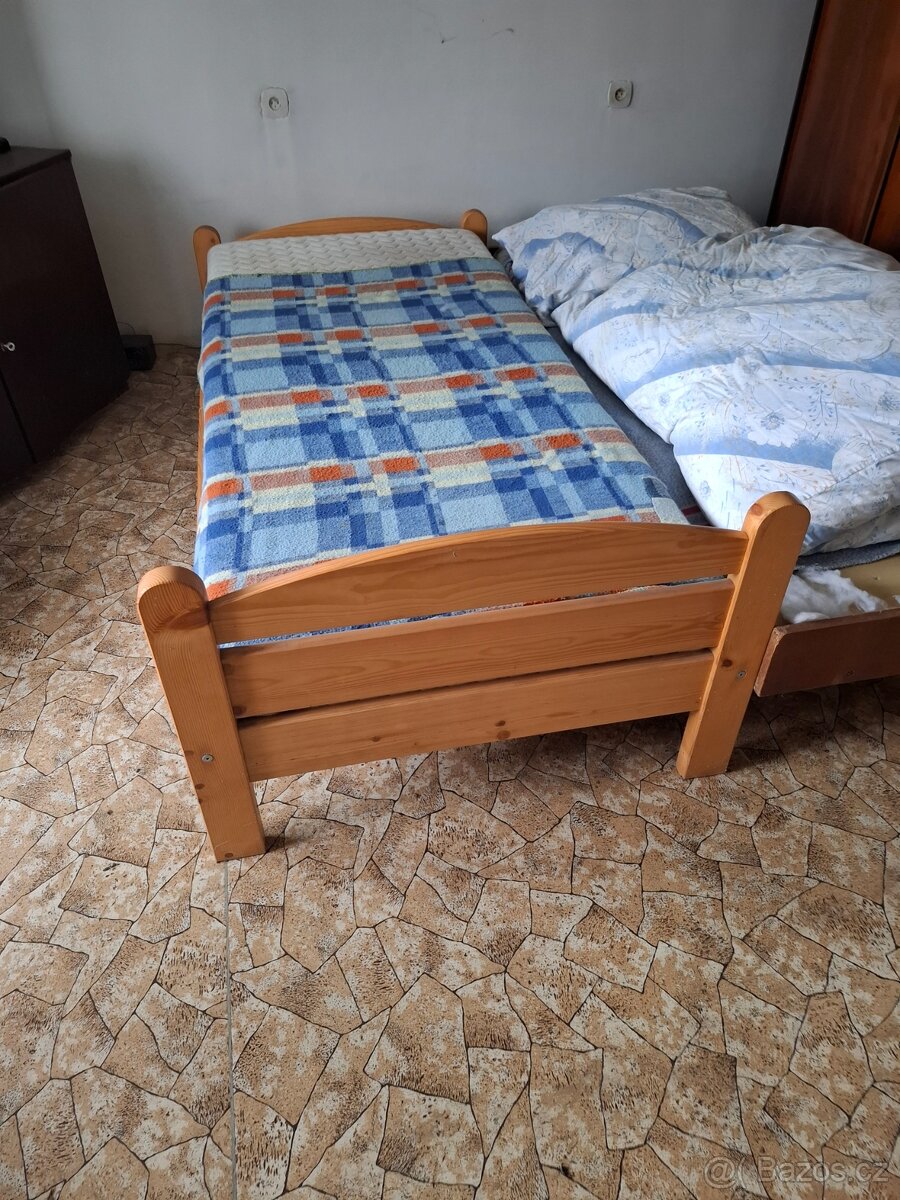 Prodám postel z masivu - 2