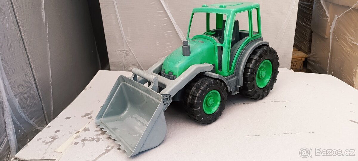 Traktor s přední lžící - 2