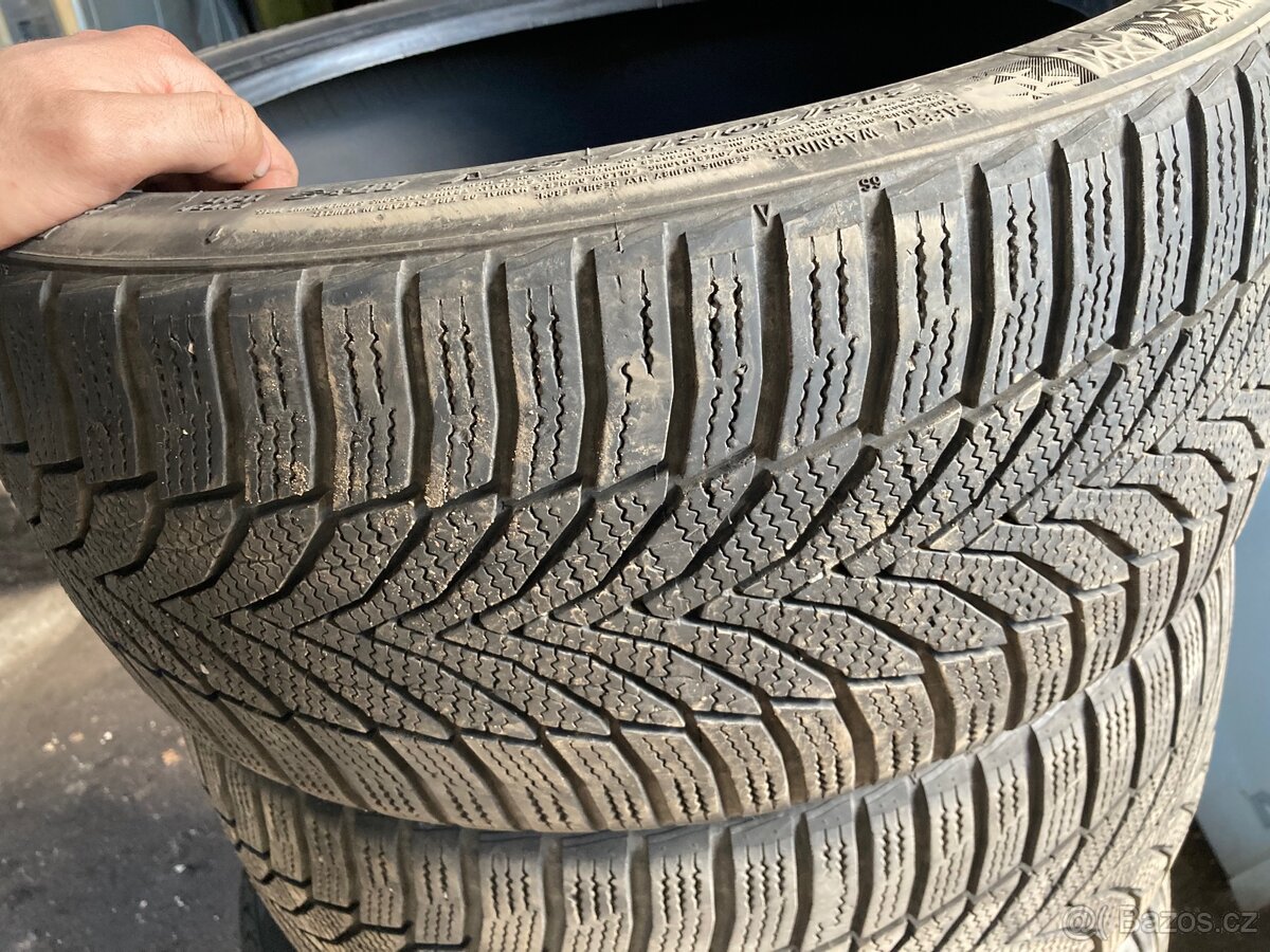 Prodam gumy zimní 215/40r17 - 2