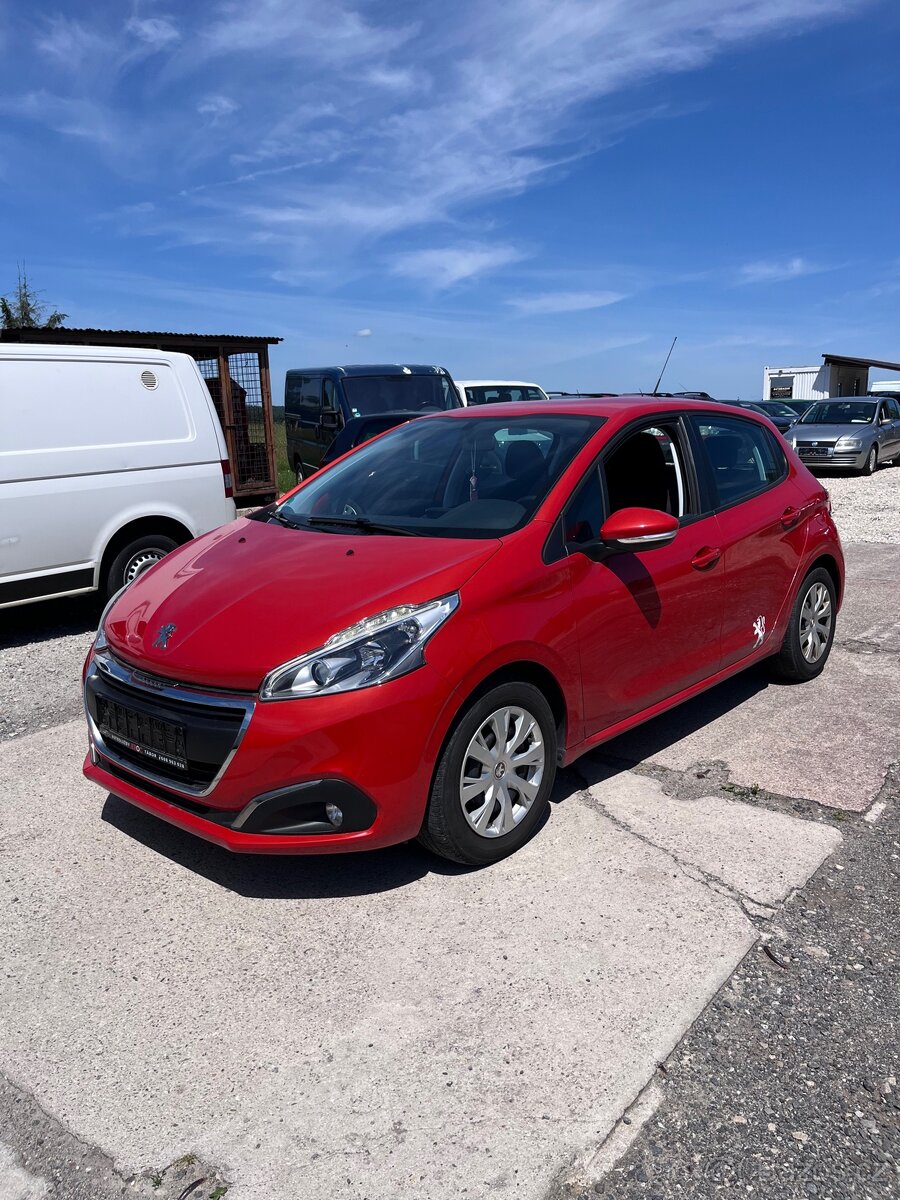 Peugeot 208....1,0 benzín. - 2