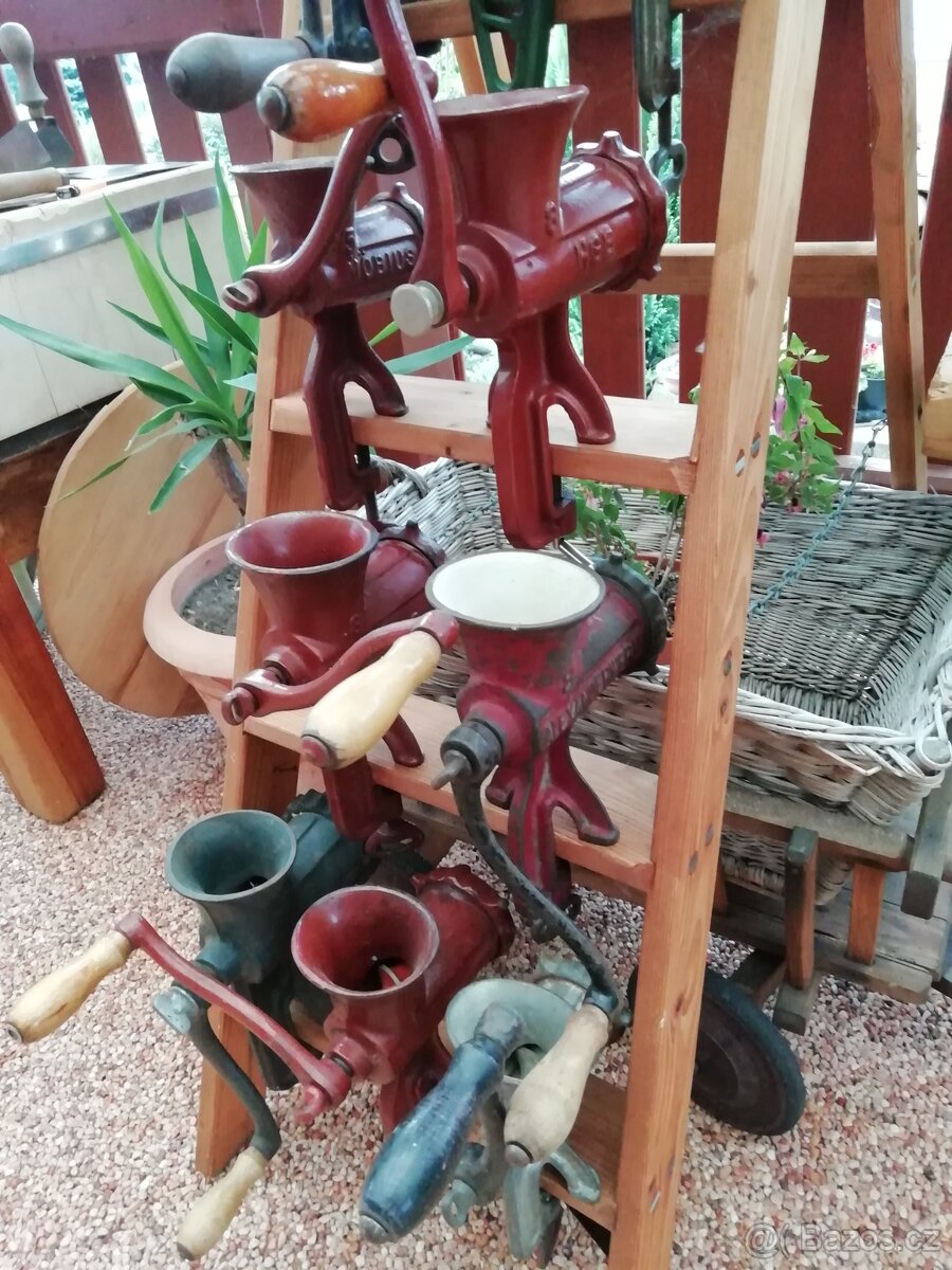 Starožitné litinové mlýnky na maso - 2