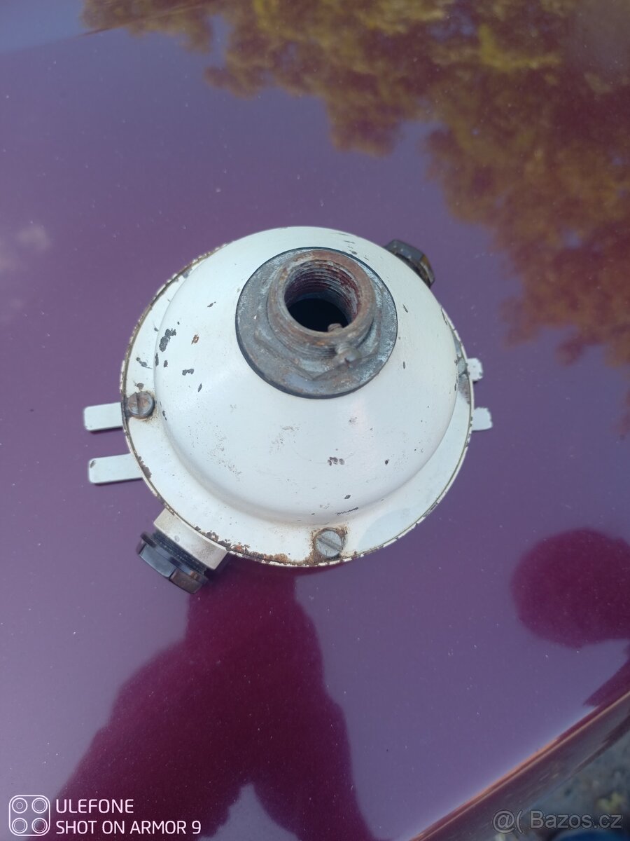 Plechové držáky (připojovací krabice) na zářivky - 2