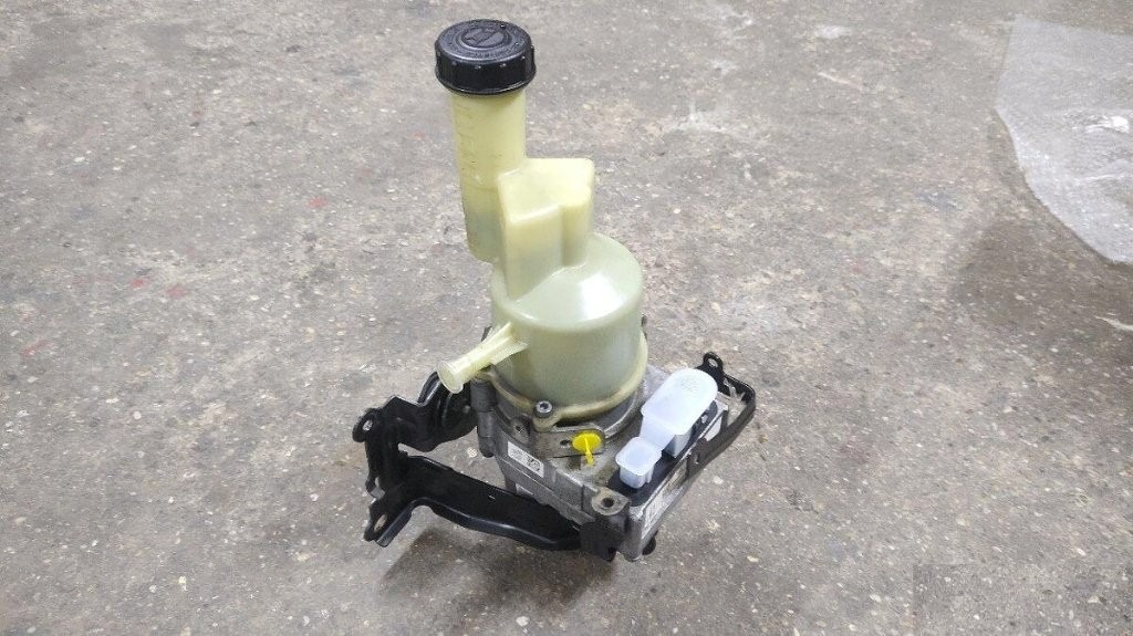 Proace Spacetourer Traveller Jumpy Vivaro - Servo čerpadlo - 2