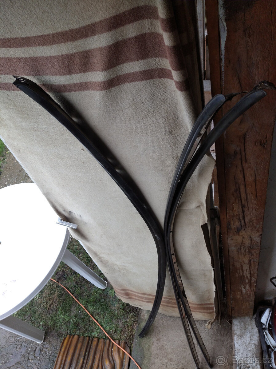 Mazda 323F Střešní lišty, okapničky - 2