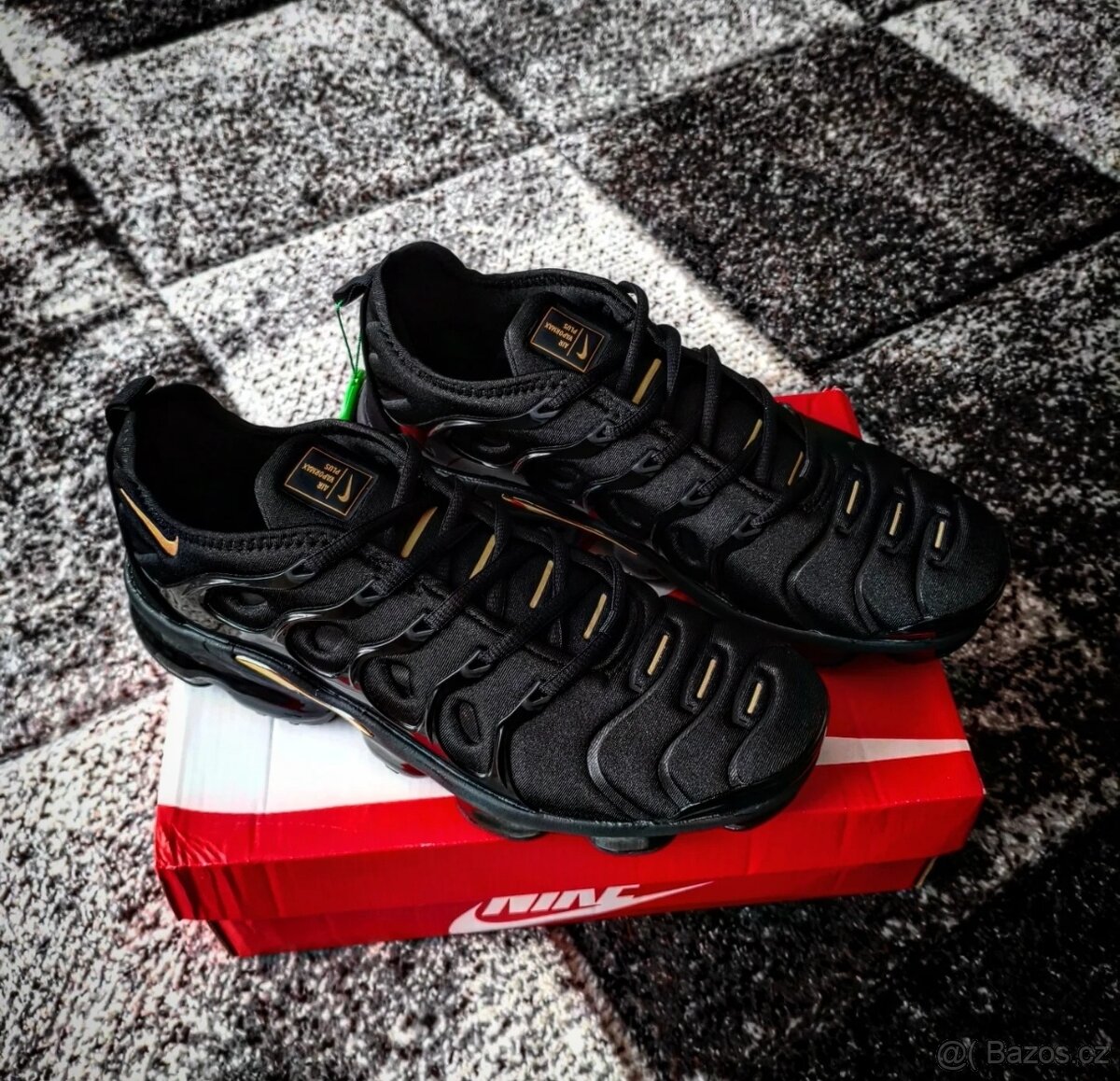 NIKE Air Vapormax "Black/Gold" 43 EU - 2