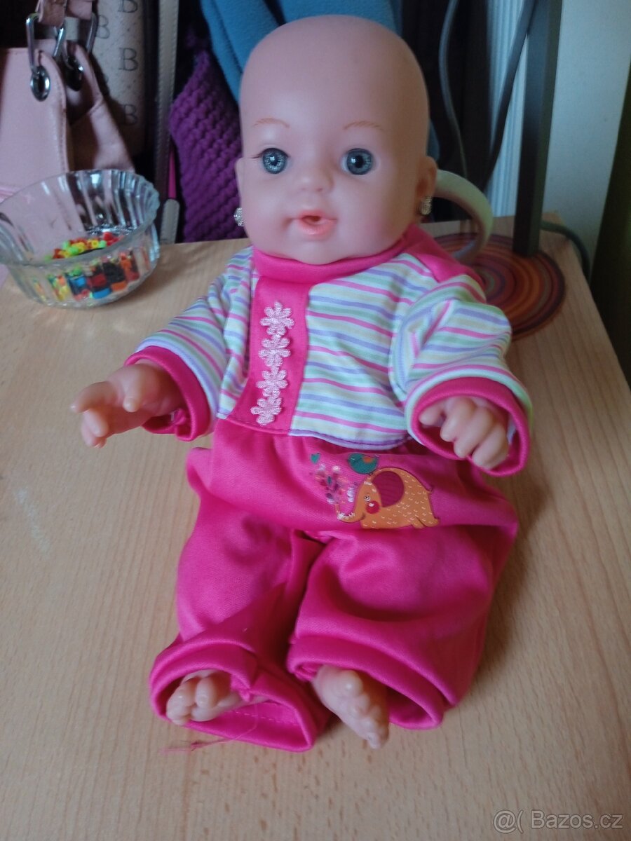 Panenka měří 30 cm - 2
