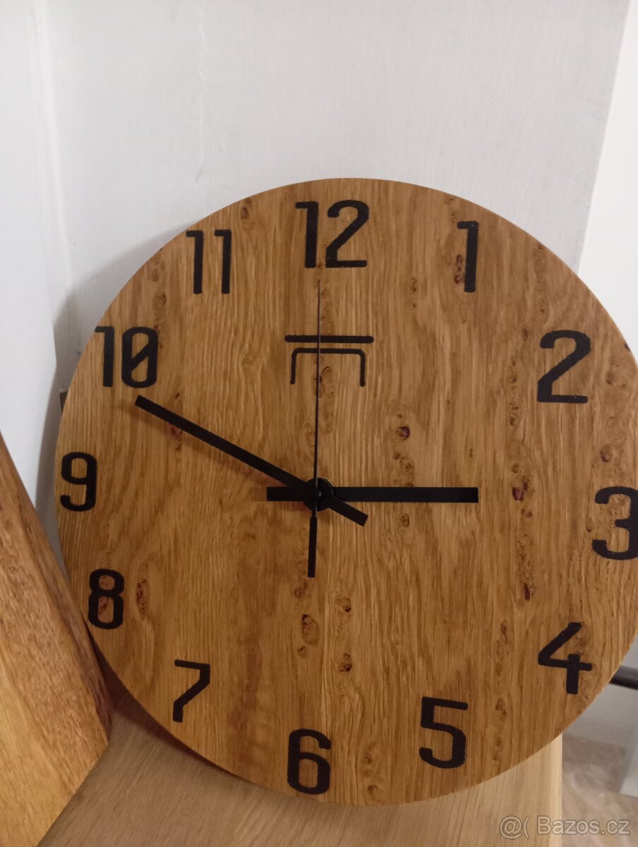 Různé hodiny dub, jasan. - 2