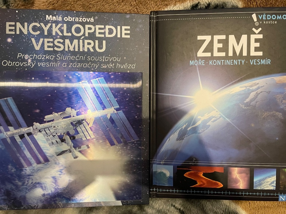 Vesmír balíček-,knihy,dron ufo,brýle, - 2