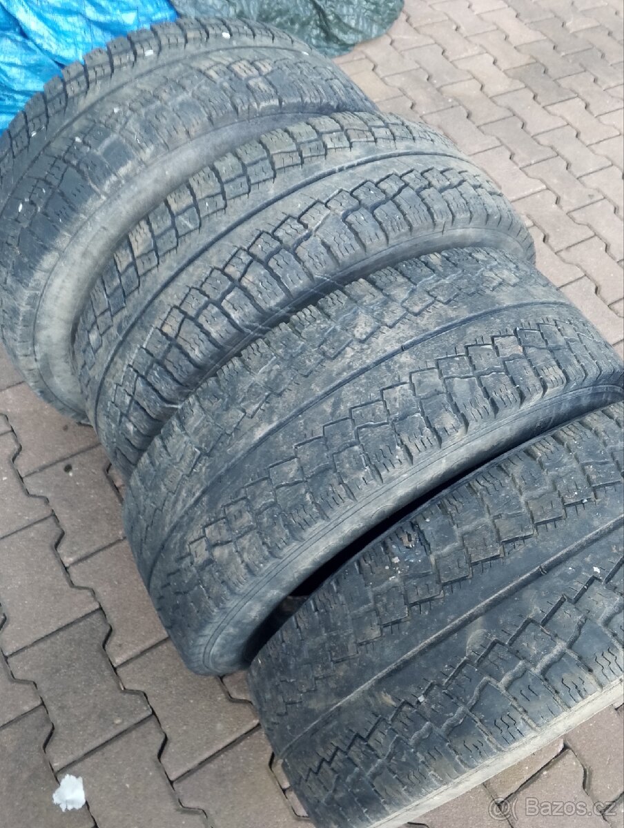 Pneu 235/65R16C - 2