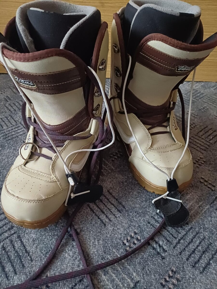 Prodám SNB boty VANS vel. 37, stélka 23,5cm - 2