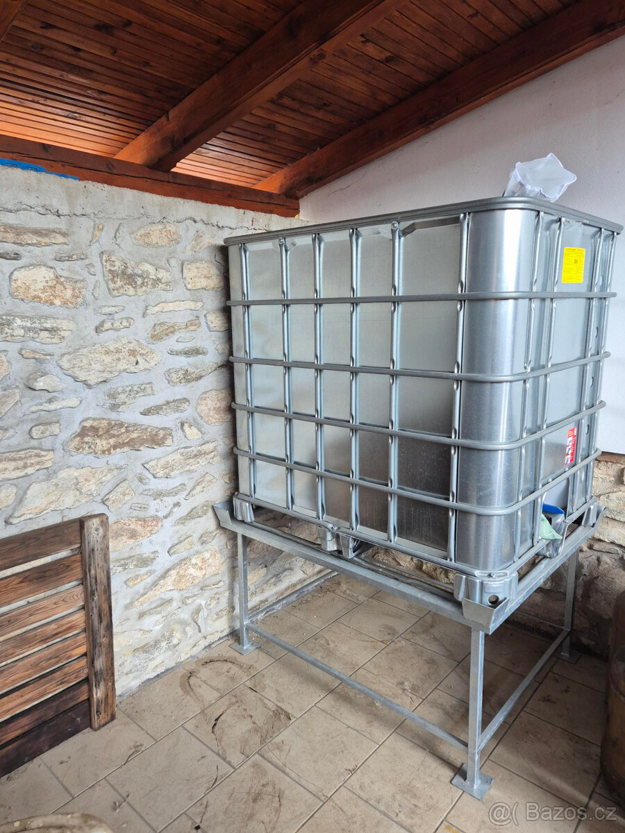 ibc kontejner 1000 l s podstavcem - 2